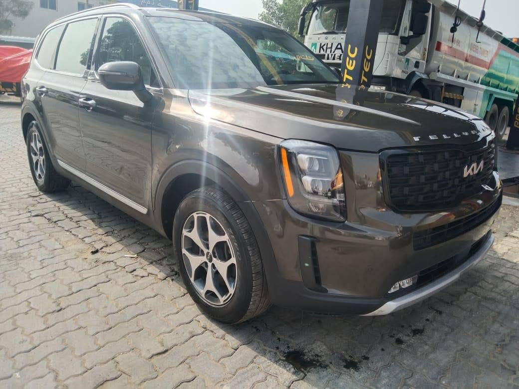 السلام عليكم ورحمة الله وبركاته. .
______________________________________

اسم السيارة:كيا تولرايد. 

زيتوني مميز 

المديل :2022 فول

الضرر: بنيد نفسه وجاملغ مبدال 

————————————————————————

1-حجم المحرك 6 سلندر 3800. 

2-بصمه ابواب وتشغيل عن بعد. 

3-فتحه سقف 

4-زنون عالي ناصي آصل. 

5-اشاير مري. 

6-الكراسي الامامية كهرباء. 

7-جنطة كهرباء. 

8-حساس امامي خلفي. 

9-كامرة خلفي دوارة. 

10-تحديد مسار. 

11-مانع اجتياز جانبي. 

12-كنترول خلفي منفصل للتبريد. 

13-تحكم مناخي منفصل. 

14-تحكم ستيرن جهيتن. 

15-وضعيات القيادة. 

16-تبريد وتدفئة الكراسي الاماميةو الخلفية 

17-ستائر جانبية

18-شاحن لاسلكي ومنافذ ups كافة المقاعد  

*وباقي الموصفات المعروفة 

السعر مناسب تواصل على ***********
