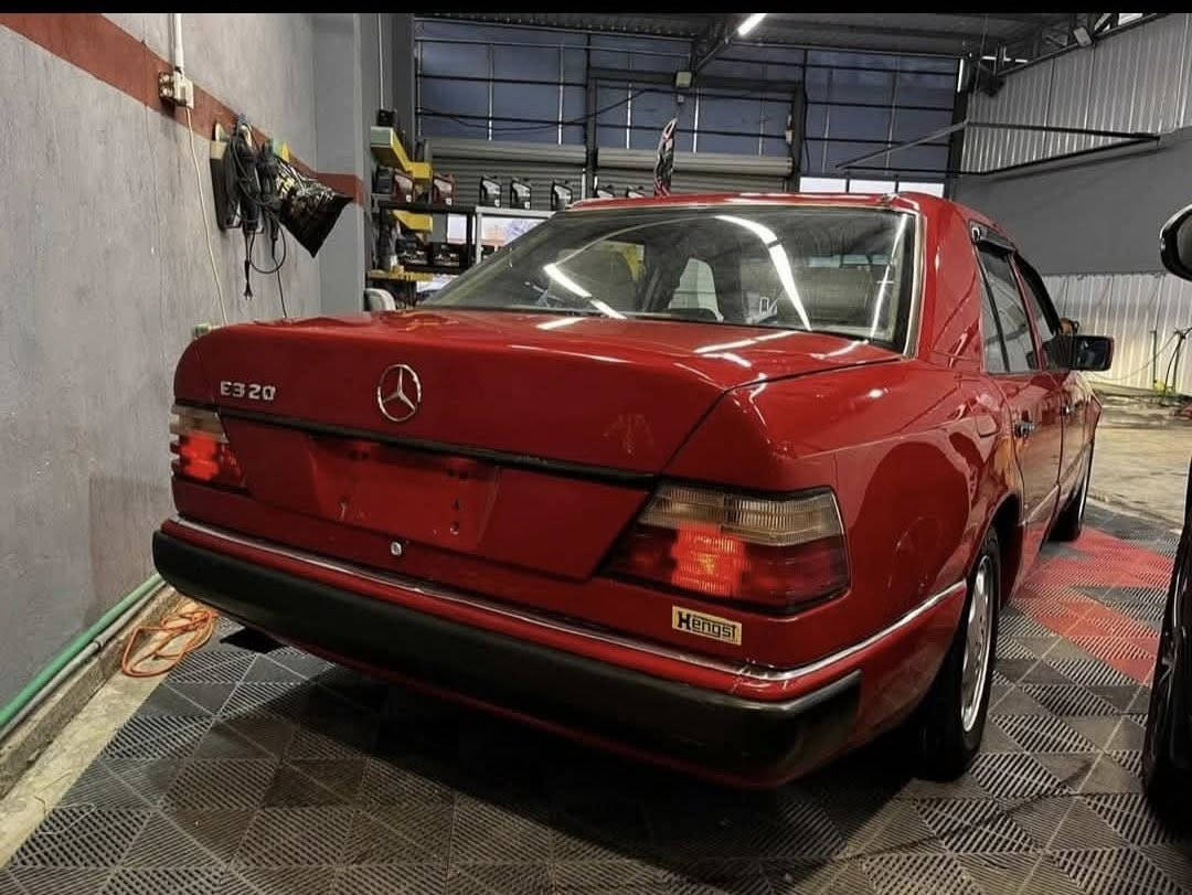 سلام عليكم مارسدس دب  وارد يابان للبيع 
رقم بغداد موديل 1991 
محرك خراطيم 320 
السياره مكفوله من الضربه والخياس مصبوغه عام للجماليه 
حداديه جديده تخم تاير جديد 
أريل  كهربائي
مسجل + سستم سماعات 
السياره جاهزه من كلشي السعر  85 
للأستفسار ***********
