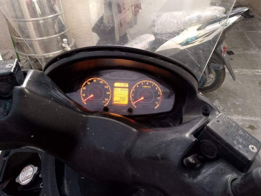 السلام عليكم ورحمة الله سكاي ولف مديل ٢٠١٨مكينه ٢٥٠ دراجه اخت  الجديده الدراجه صار بيهه حادث الله يجفيكم الشر طكت قنينه مال غاز بصفه وماعت الكفرات والكشن  والصونده مال بريك خلفي الدراجه مزوعه موصفات حساسات فول اي بي سي مانع انزلاق تدفئه يدات تدفئه كشن مثبت سرعه دراجه متروكه صار فوك السنه شغاله كلشي مابيهه فقط مكينه بيهه صوت زنجيل شلعه ومعدل اتخبل اورق كامله كمرك مدفوع سعر ٣٥٠ وبيهه مجال مكاني بغداد الحسينية مال رشديه
*********** وبيه مجال للطيبين مكلف بل نشر
