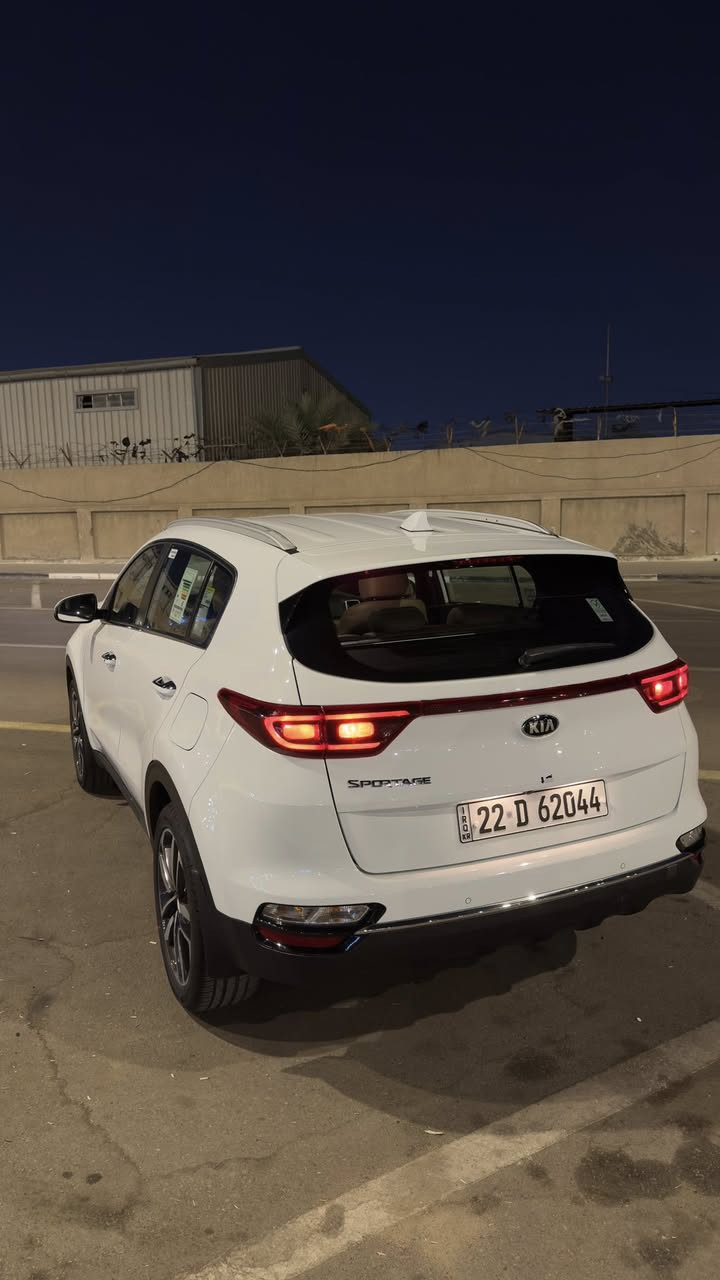 السلام عليكم سبورتج موديل 2021.                                  ماشيه 32 الف ارقام جديده سنويه ل 2031                                ***********
