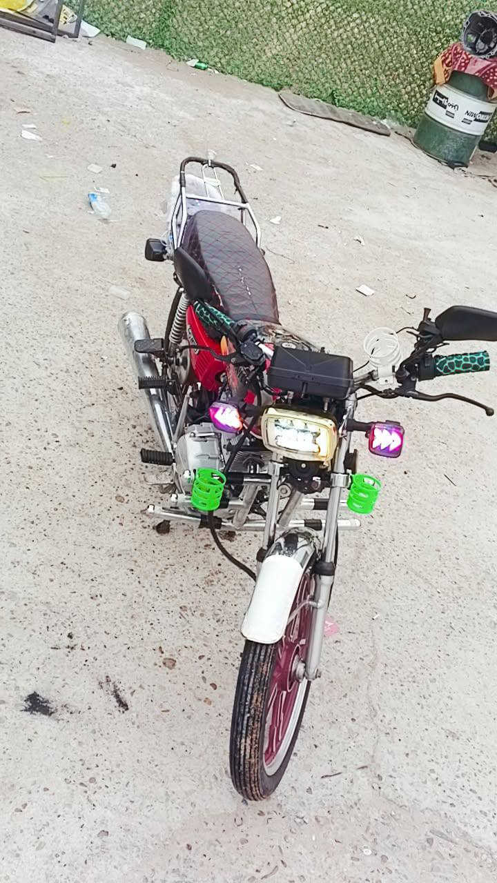 السلام عليكم دراجه ايراني سونك موديل 2021 محرك 150 ومحرك ما مفتوح بيه اوراق  دراجه كله شقاله نكره سلف اشاير جدد لايت جديد دشبول جديد داير خلفي كله شقال السعر 680وبيه مجال مكاني الرمادي البعيثه قرب مزرعت الزعيم رقم الهاتف،***********
