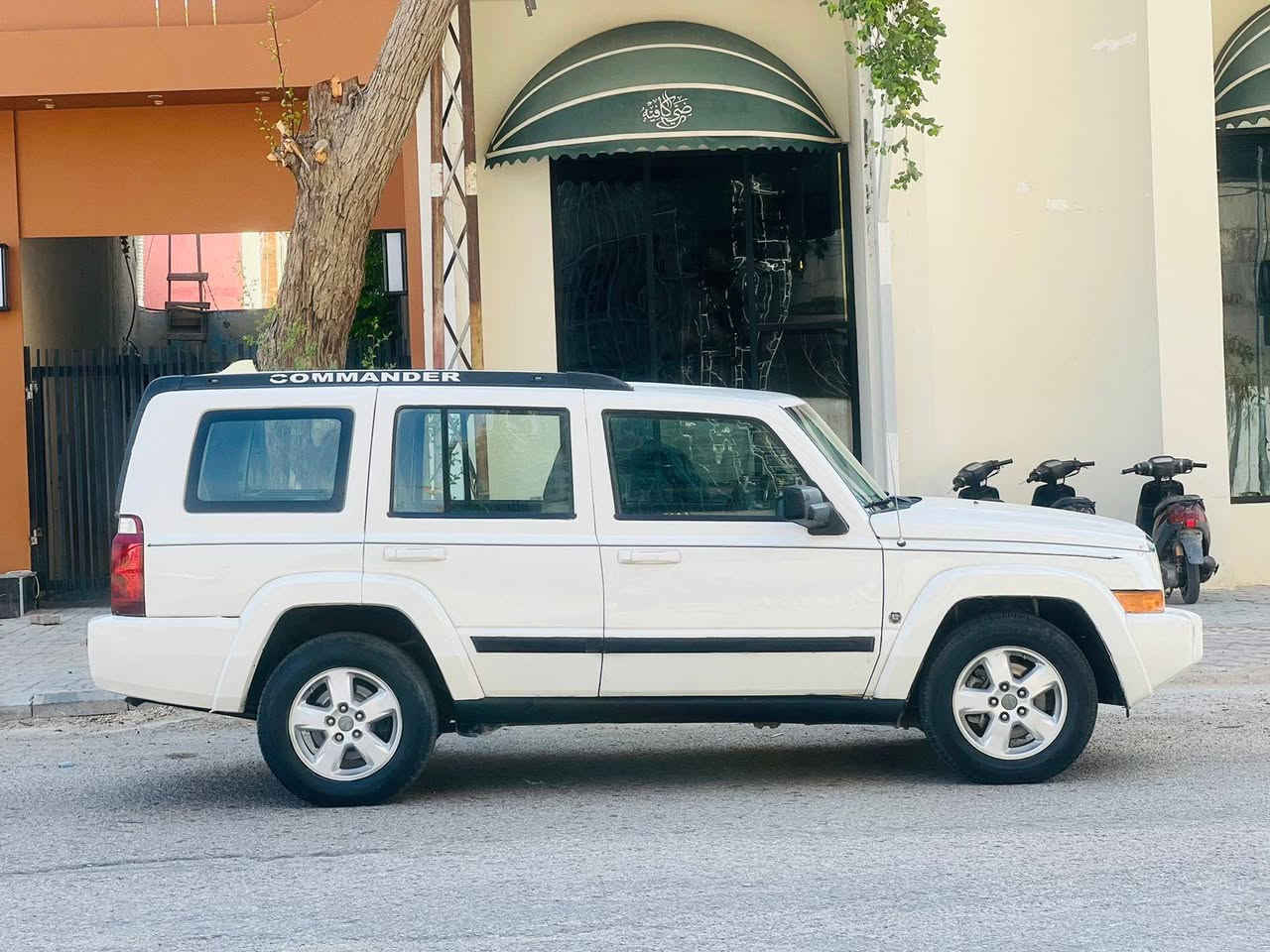 جيب كومندر مديل 2008 سعر 67وبيه مجال لاستفسار اتصل *********** وارد مريكي حادثهه باب بدون دواخل وبيهه رشات صبغ ولباقي كفاله عامه مواصفات سبعه7راكب كشنات جلد ثلث قطع تبريد كشنات كهربائي تحكم ستيرن شاشه كامره دواره مكينه سته 6سلندر 3600مكينه وكير مكفولات حداديه جديده تخم تاير رقم بغداد سياره جديده وجاهزه واي نقص مابيهه مكان سياره كربلاء
