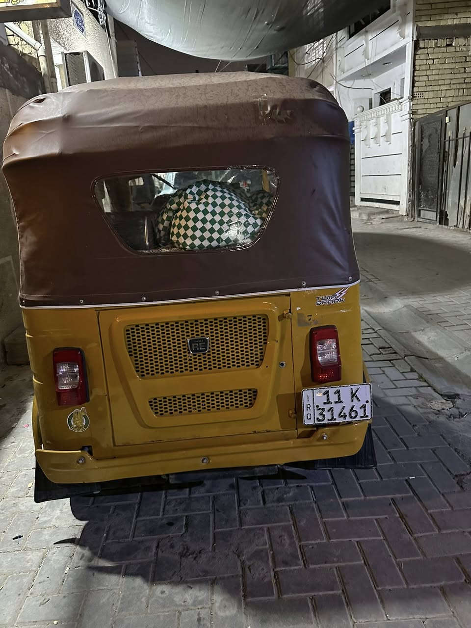 سلام عليكم تكتك ٢٠٢١ نضيفه كامله ربع ب عليهه كبل للشارع رقم وسنويه تخم بنزات ٢٠الف شركه 
مسجل ٢٥الف 
زنون مروحه ابو ٤٠ الف 
يده كلج شركه 
قمجيات كلج ١٠شركه 
قمجيات كير ب ١٧ شركه ضمان سنتين 
زوج تايرات جبلي ب٣٥ + سبير ويل 
شخاطه شركه 
بكلايتات جدد شركه 
نشرات داخليه وخارجيه جماليه 
سفريات ١٧ قطعه ب ٤٠ الف 
ماطور ماسحه ٤٠ الف شركه 
مازدات اماميه شركه 
صليب جديد شركه 
بلكات جدد شركه 
فلتر شوته شركه 

جادر اصلي شركه
كابريته 
كلجات شركه
واكو هواي شغلات ما ذاكرهن 
وبيهه تكمه بارد خفيف ولغد ويم البك لايت ما معدل عله حطتهه
سعر ٧٥٠٠ وبيهه مجال للتفاوظ 
رقم اتصال ***********
