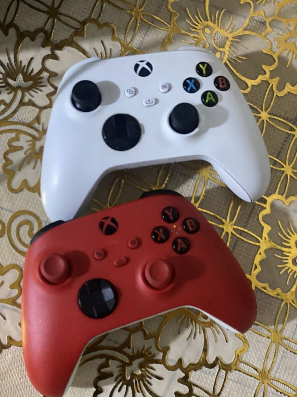 اكسبوكس سريس اس للبيع نضافه فول مع يدات ثنين مع يو بي اس نطيني سعر ولا تكسر استفسار ***********
