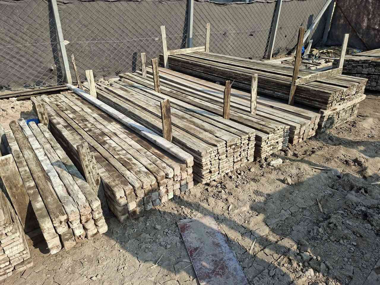 قالب خشب للبيع ٩ مكعبات روسي نضيف 
عنوان حلة مركز للأستفسار ***********
