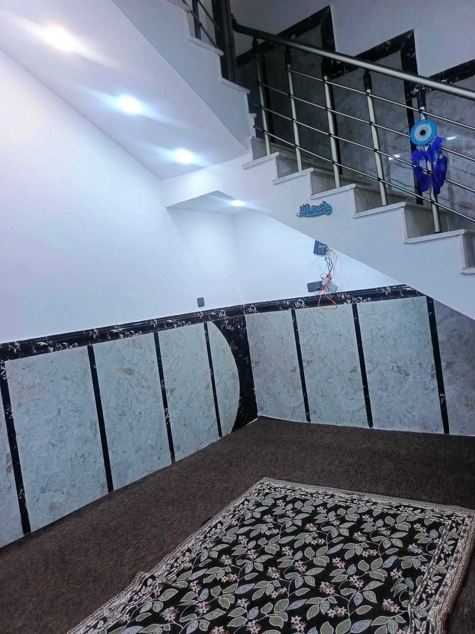 ياالله
سلام عليكم
البيت البيع طابو زراعي سند ٢٥
البيت بناء حديث ومسلح فول مواصفات 
شغل البيت كله درجه أولى 
مساحه 100متر طولاني 
يحتوي على استقبال وصاله ومطبخ وغرفة نوم وصحيات داخليه وصحيات خارجيه
حي لحسين مجمع أبو حوراء 
استفسار اتصل بل أرقام تأليه 
((***********)) ((***********)) اخوكم أبو عراق..

