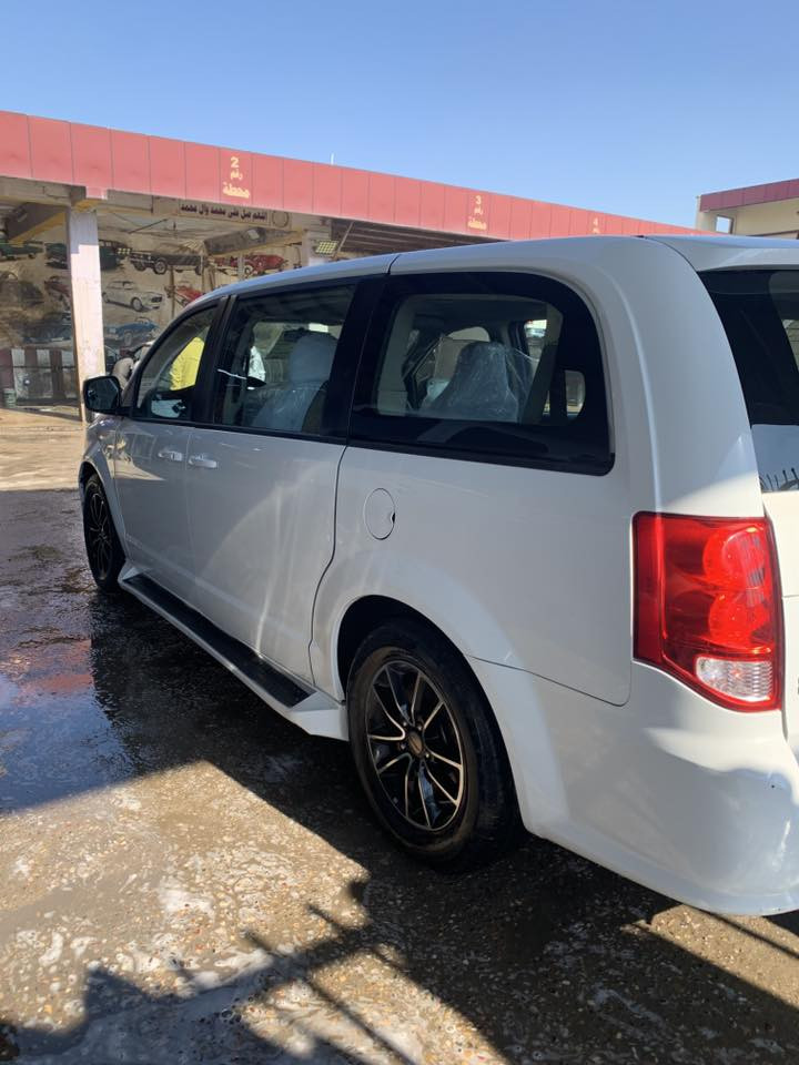 سلام عليكم دوج كرفان للبيع مديل 2019 وارد امريكي حادثها قطعه وحده فقط والباقي كفاله عامه مكينه كير كفاله حداديه جديده سياره جديده علا اخر حبايه سياره جديده حيل رقم انكليزي باسمنه تحويل ممباشر سعرها ١٦٠ وبيها مجال للشراي 

‭٠٧٧٦ ٦٣٥ ٥١٢١‬ شراي يتصل فقط.  مكلف بلنشر.
