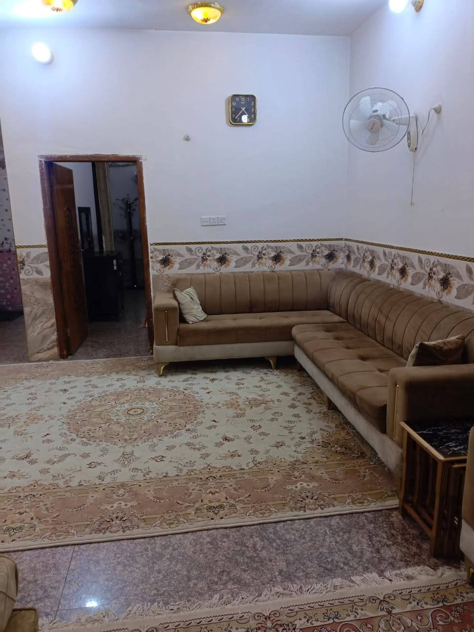 بيت للبيع كربلاء حي العباس بستنه سند ٢٥ يحتوي على ستقبال وصاله ومطبخ وثلاثه غرف نوم يبعدعن الأمام العباس كيلوين للاستفسار الاتصال على الرقم ***********
