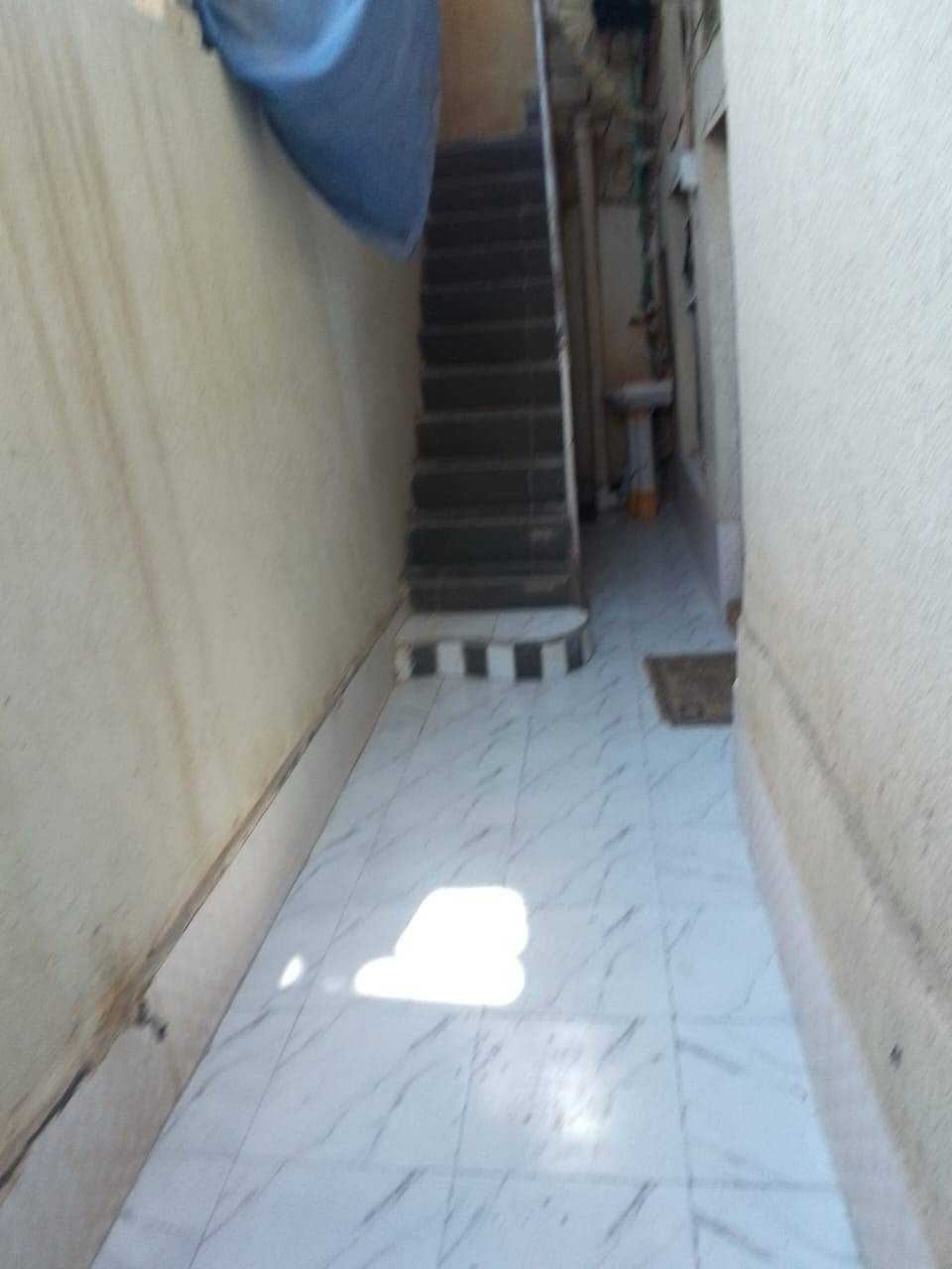 البيت للبيع 100 متر طابقين خلفي طابو صرف المكان الفداء شارع المدارس قريب ع سريع كلش المدخل 3 امتار مو دربونه السعر (70 )

***********
