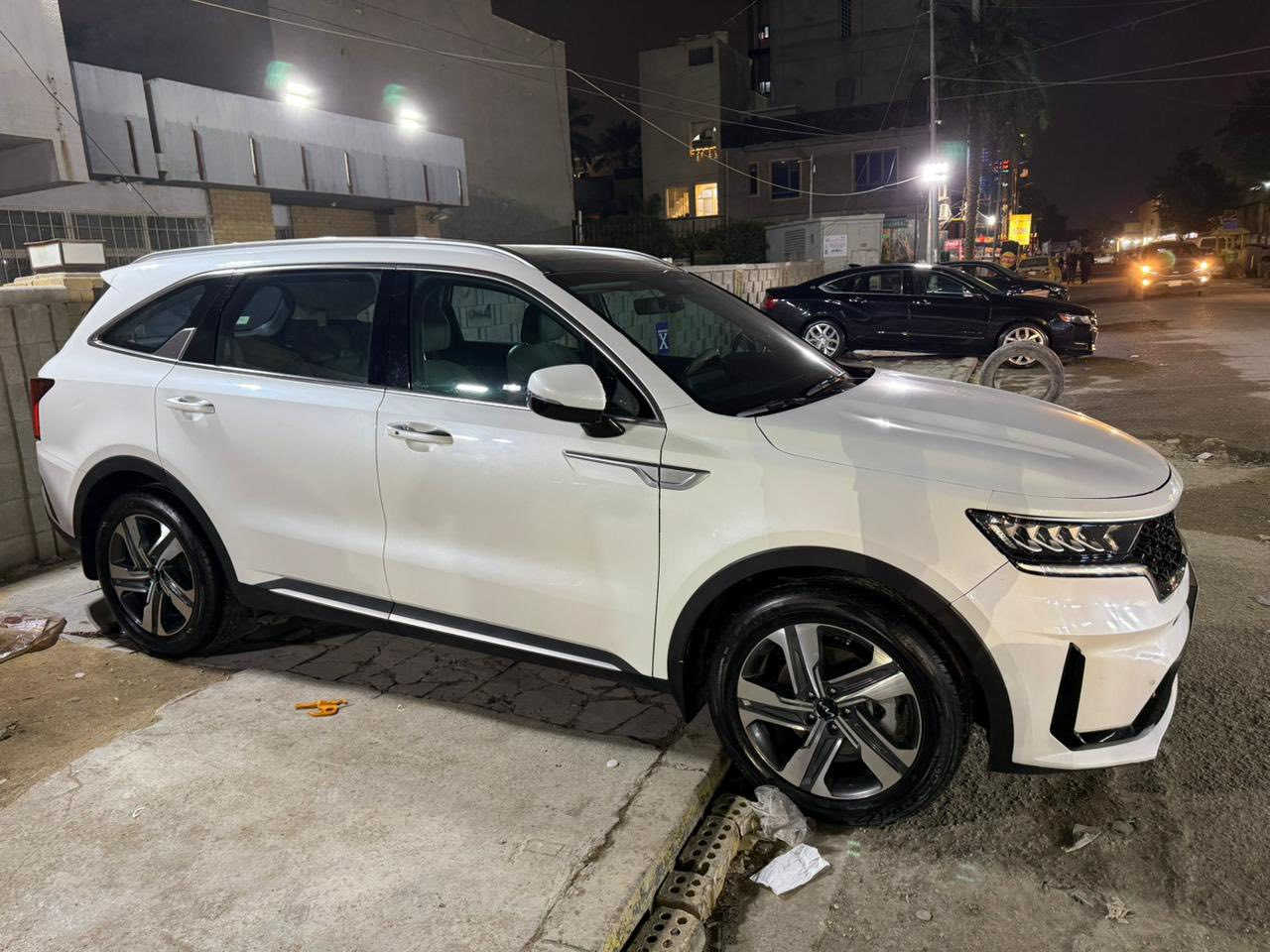 السلام عليكم .. سورنتو موديل ٢٣ السيارة خليجيه مكفولة السيارة ماعدا يم الحساس بالدعاميه يعني ٤ اصابع فقط  تكحيل الباقي كله مكفول مكانها زيونه مدوشمة ارضيات وكشنات  سبعه راكب تبريد ٣ قطع كير ماوس وبانوراما السيارة  حساس امامي خلفي بيها هواي مواصفات للي يعرفهن  السعر ٣١٥ ورقة ومجالها بسيط ماكو هيج نظافه متلكون ماشيه ٤٩ الف كيلو  والشراي يتصل  

0772 226 0942
