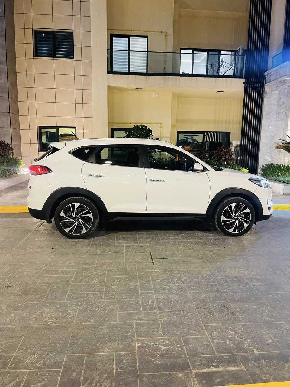 توسان موديل 2020 خليجي بيها جاملغ وبنيد بدون دواخل وبارد بلباب الخلفي شبر وباقي كفالة مواصفات معروفة بصمة فول عدا فتحة المكان نجف  الاستفسار 
***********
