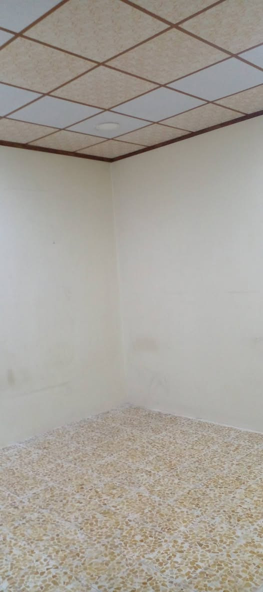 #للأيجار (شقة حديثة)
سعر الأيجار ٣٠٠
الموقع : حي الحدباء (قرب مرطبات البحرين)
المساحة : 125 متر
غرفتين وصالة ومطبخ وصحيات وسطح
ملاحظة : (مدخل درج واحد على ثلاث شقق)
للاستفسار
***********
***********نستقبل طلباتكم العقارية بيع شراء ايجلر
