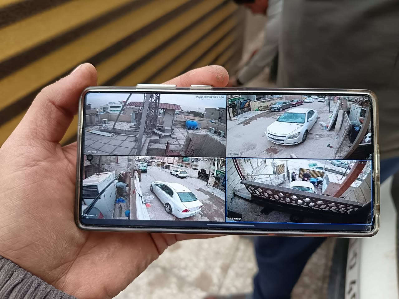 بسم الله الرحمن الرحيم
«وَقُلِ اعْمَلُوا فَسَيَرَى اللَّهُ عَمَلَكُمْ وَرَسُولُهُ وَالْمُؤْمِنُونَ 
          صدق الله العظيم

(الحمدالله تم تامين  بيت  في بغداد    
الدوره حي الشرطه   )

منضومه تجميع من ماركه دهوا  الاصلي دقه 5 ميكا  فول كلر صور وصوت 

الموصفات :
 ✅كامرات  عدد 4 دقه  دقه 5 ميكا بكسل  حقيقي  ملون ليلي نهاري  دبل فلاش  
   من ماركه  دهوا  لاصلي وكاله ) 💯👌

✅جهاز xvrنوع  دهوا   الاصلي  دقه 5 ميكا  العربي الحديث 

✅بكره واير طول 100 متر نحاس الاصلي المسلح  

✅هارد واحد تيره البنفسجي الاصلي خزن 15 يوم   

✅بوكسات كاميرات عدد 4
 
✅ماوس لاسلكي 

▪️مع ضمان سنه   حقيقي صيانه وستبدال   في جميع ملحقات 

 ▪️نصب حترافي👌 و دقه في العمل 💯💯

‼️وتم ربط كاميرات على هاتف فقط حسب طلب زبون
عن طريق برنامج خاص شركه دهوا DMSS‼️

❗️❗️ملاحضه  اماكن الكامرات حسب طلب زبون❗️❗️
 
*********** مهندس يوسف 

🔴ومتوفر جميع انوع كامرات الاصلي وكاله 
بيع ونصب وصيانه جميع انوع كامرات 

🔴والعمل في جميع مناطق بغداد كرخ ورصافه 

ويوجد ايضآ توصيل في بغداد وجميع محافظات 

🔴ومتوفر كشف مجاني للموقع  

#كامرات 

للستفسار ***********وتساب 
#دهوا
#اسوار 
#هيكفجن
#شاهين
