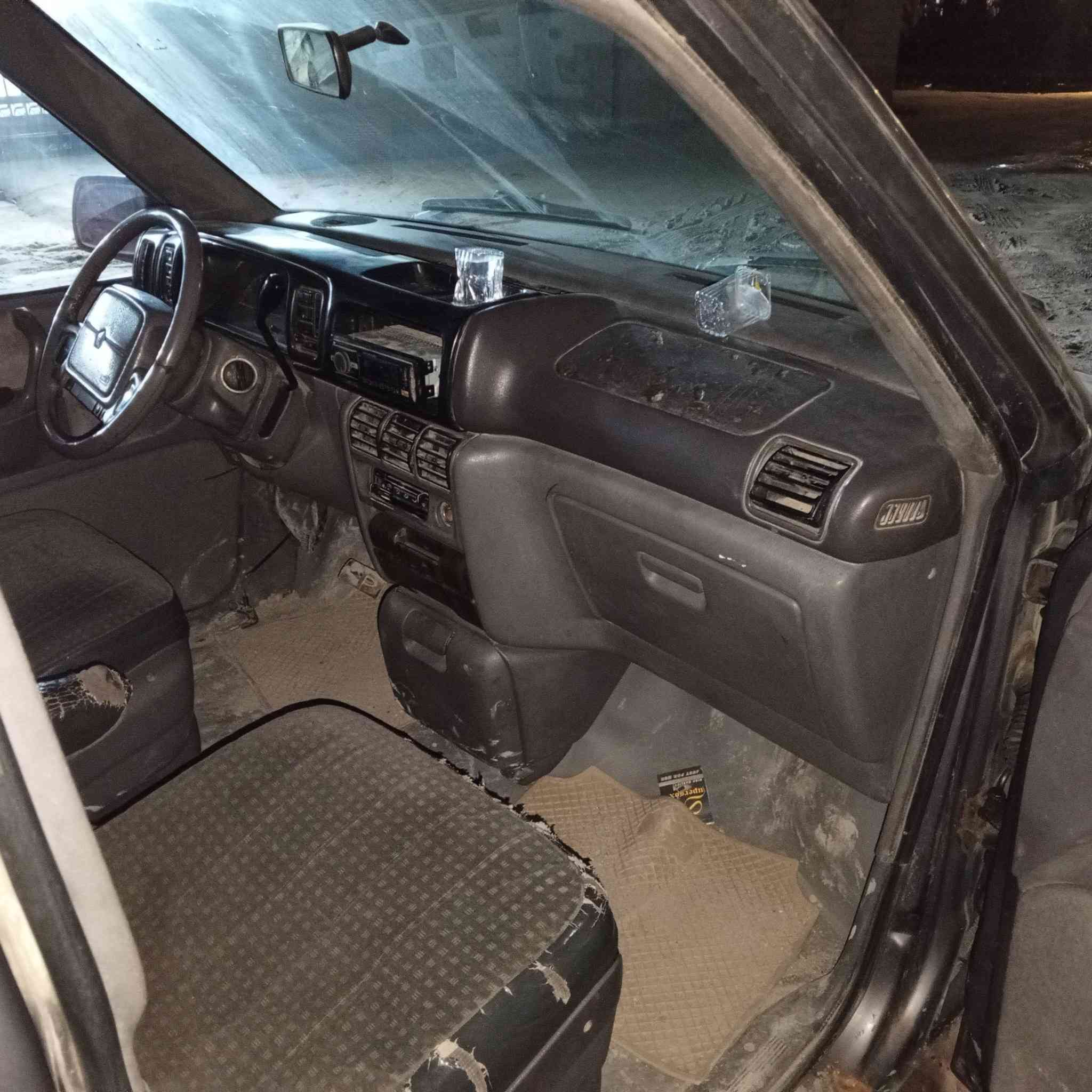 اسلام عليكم سياره البيع دوج كرفان طويل محرك كالوبر 3000 أو كير اوتوماتيك ميكانيك محرم بي تنقيص الكثير عله ثالثه موديل 1995 رقم نينوا  مشروع وطني سنويه 2027 صاحب السياره جاري العنوان بصره حمدان  السعر 25 اوبي مجال حك الجايه***********
