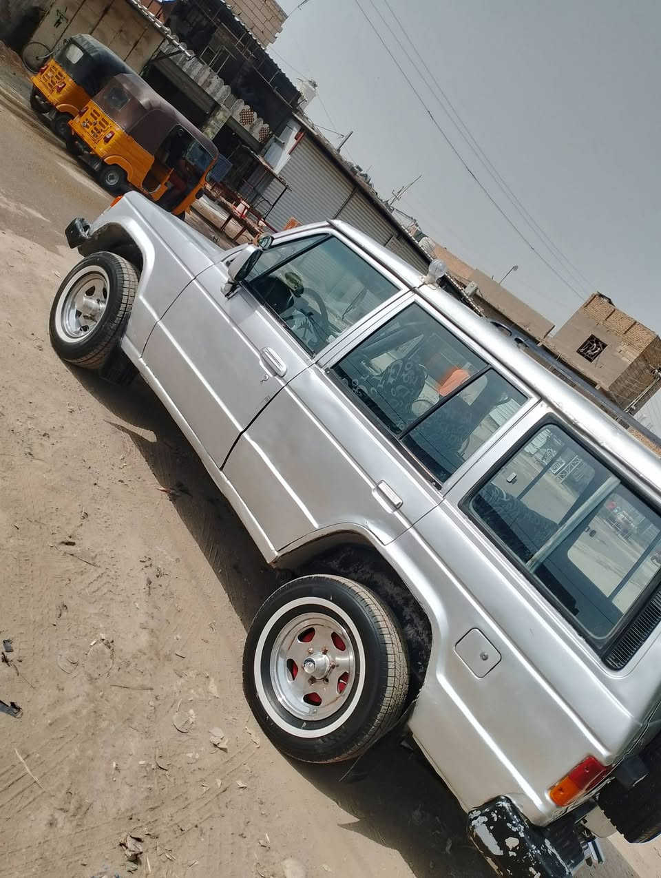 سلام عليكم باجيرو موديل 91 سياره جاهزه مكينه وكير ثريواي وحديه وسياره حلوه السعر 33 وبيه مجال المكان الحمزة الغربي رقم ***********
