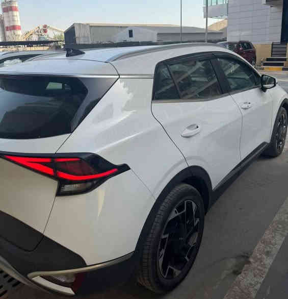 كيا سبوتاج : 2025 . (خليجي) . 
المحرك : 4  سلندر DOHC 2.0
العـــداد : 22 آلاف  
الضمان : 5 سنوات 

المواصفات : 
* مقاعد تدفئة .
* صندوق كهربائي .
* مقاعد مخمل.
* المقاعد الأمامية كهربائية .
* حساسات خلفية وامامية 
* اطار قياس 235/50R19 انج .
* دخول وتشغيل بصمة.
* أنظمة قيادة متعددة.
* لوحة عدادات المركبة LCD.
* حساس مطر.
* هاند بريك بصمة.
* تحذير النقطة عمياء.
* برداية صندوق الامتعة.
* مرايا كهرباء.
* المصابيح الأمامية زنون .
* كشافات الضباب زنون . 
* تشغيل عن بعد .
* نظام APPLE CARPLAY
* مكيف خلفي.

للاستفسار ***********
العنوان بغداد الكاظمية 
ملاحضه : السياره بيها حالوب بلقماره والبنيد
