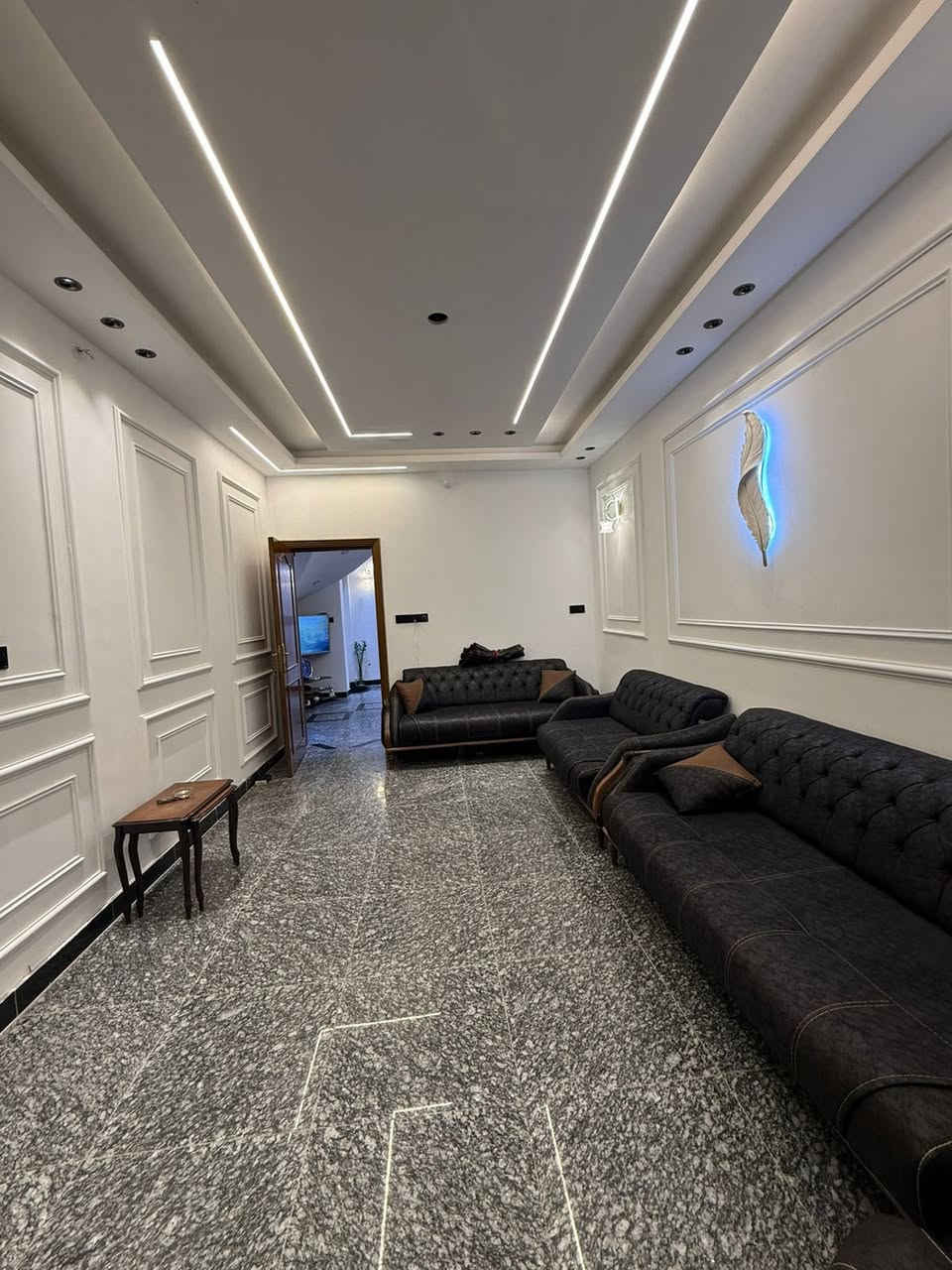 سلام عليكم بيت للبيع
في منطقه الكريعات القصور
قريب عل شارع العام بناء حديث
مساحته175متر طابقين ونص 
حديقه وكراج50 متر وباقي بناء يحتوي عله 5 غرف نوم كل غرفه سويت وهول2 سعر متر مليونين
الاستفسار ***********@إشارة
***********
