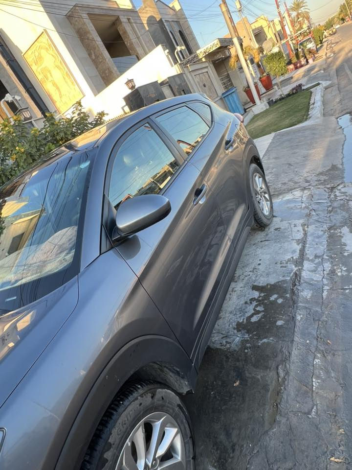 السلام عليكم
توسان ٢٠١٨ وارد امريكي حادثهة جاملغ خلفي وبوب خلفية مصلحة ومصبوغة 
ماشية ٨٨ الف ميل السيارة مابيهة نقص كاملة وسنوية جديدة 
السعر المطلوب ١٥٥
للتواصل ***********
