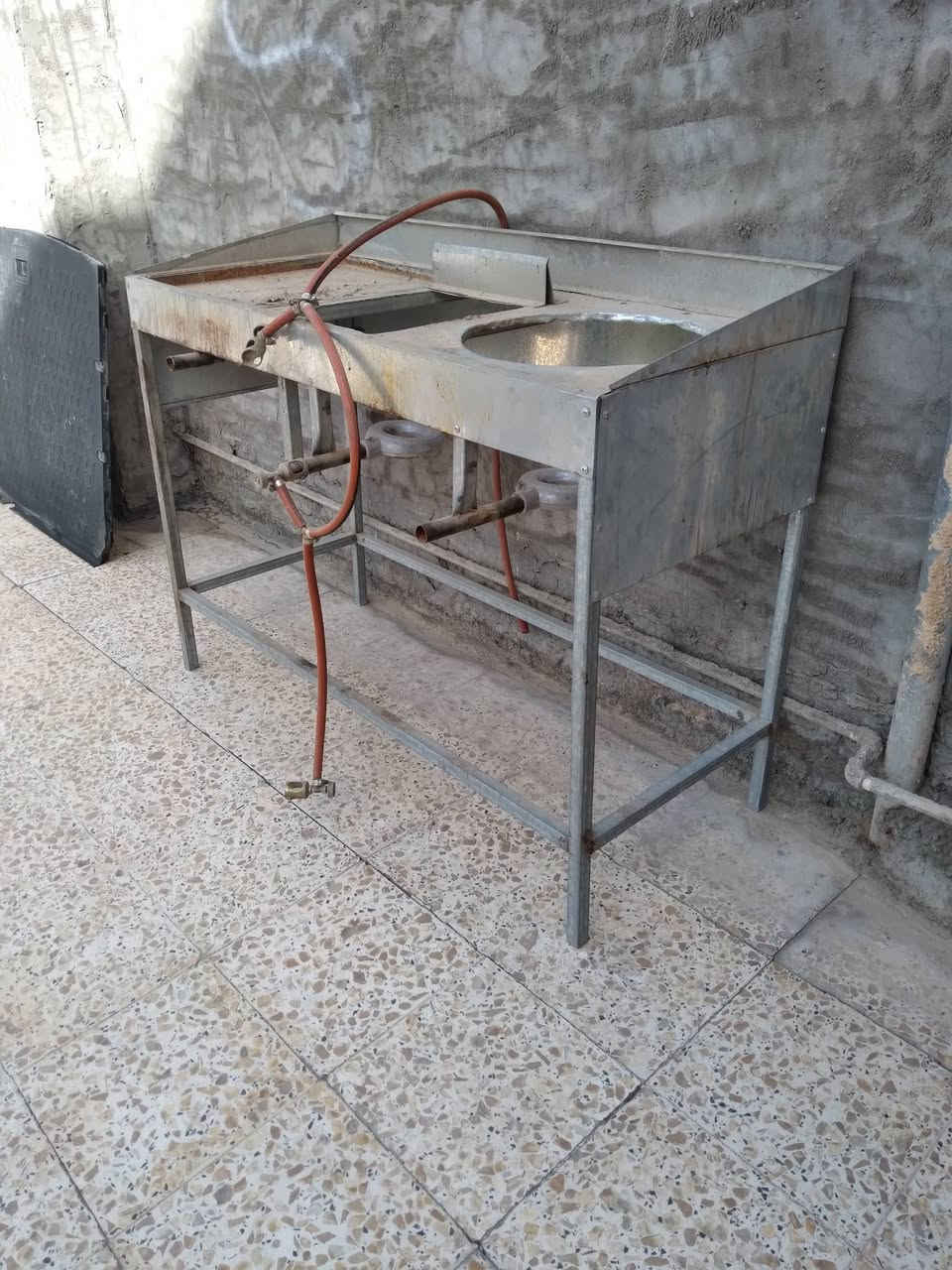 السلام عليكم 

متاح طباخ مطاعم نضيف وجديد السعر 175 وبي مجال الاتصال ***********
