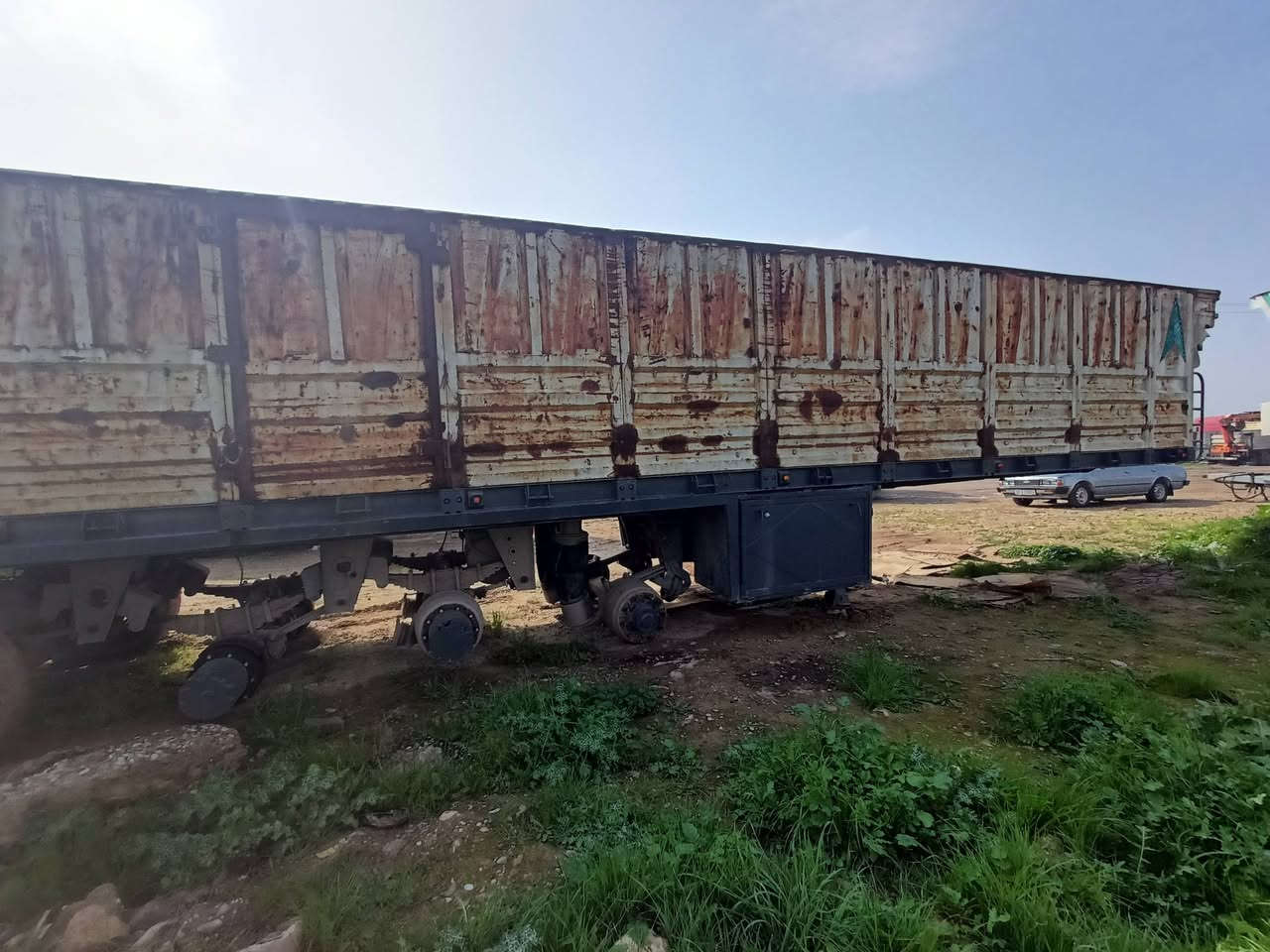 السلام عليكم 
عربانه للبيع 
شاصي 16 محلي 
الطول 12وربع 
اربع محاور شغال 
السعر 75 بيها مجال 
رقم الهاتف 
***********
