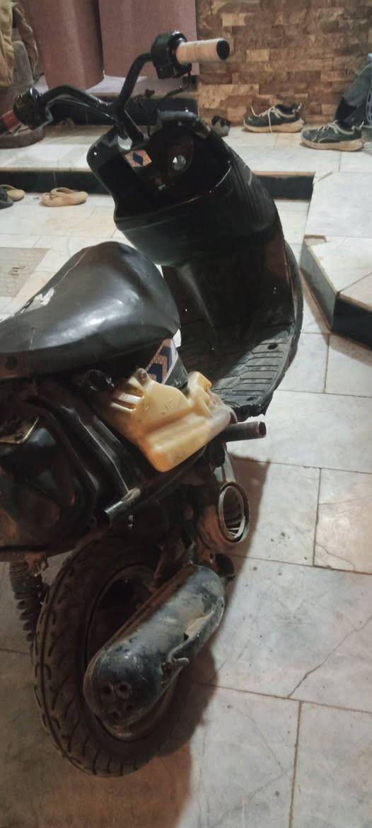 سلام عليكم دراجه بطه 60خطين  للبيع دراجه شوته ستان تاير خلفي واير سكليتر خطين جديد  دراجه عوزهه كلجات  بدلهن طير سعرها ب 100 و بيها مجال شراي يتواصل وياي خاص و هذا رقمي ***********
