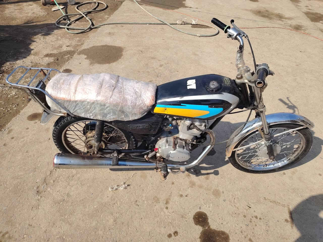 دراجه يرانيه بدون مكفوله عشاير دراجه نكره مكفول شاصي ومكينه ترايك اللمجر سعر 300 الف وبيه مجال مكاني كحلائ شراي يتصل وبخدمته. ***********
