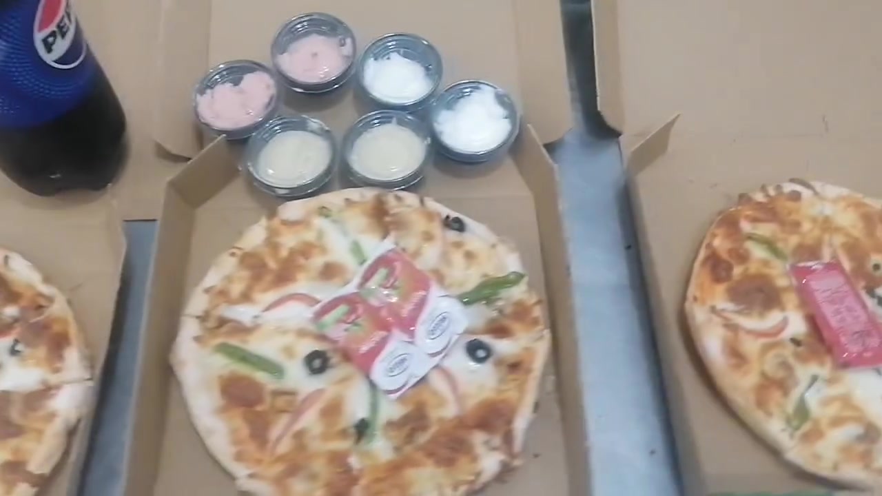 فرح عائلتك بس ب 10 الف😋🍕
***********

***********
