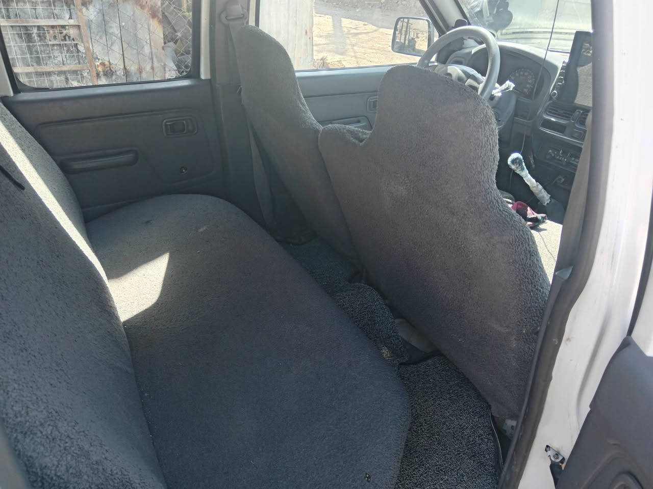 نيسان بيكم موديل 2004 كفاله عامه سياره رقم بغداد جديد ماناقصه اي شي جاهزه العنوان سماوه سعر 95 انتصل على رقم ***********
