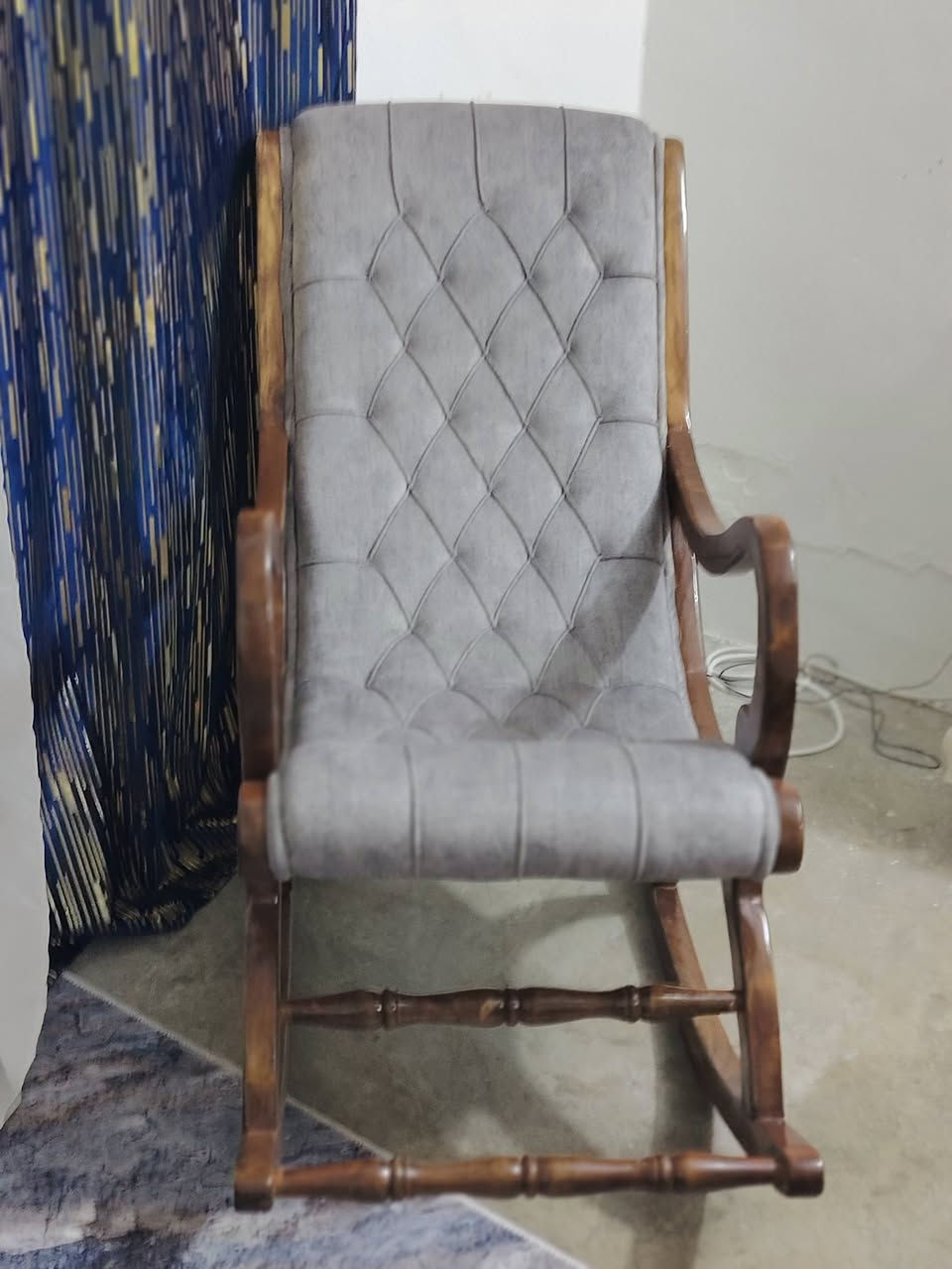 السلام عليكم عندي هذة الكرسي الهزاز اخذتةجديد واخذمكان بالغرفة السعر 135000


**إذا كنت صاحب هذا الإعلان وتريد حذفه لأي سبب، رجاءا أرسل رسالة إلى الدعم الفني**