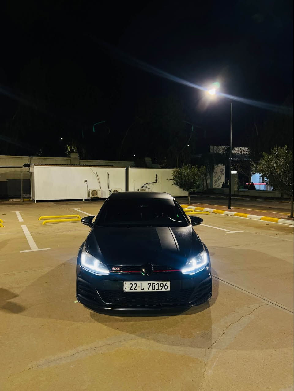 golf gti 2021 
گێڕ و مەكینە ستۆكە مەكینە نە كراوەتەوە 
چوار پێنج پارچە بۆیاغی ھەیە بەبێ ژۆرێ ئێرباگ بەس شانەكان سیستەمە 
تایەو ویل و لەوی كراوە بە ئاڕ شوتەی سپۆڕتی لەسەرە سەوتی گزۆز كۆنتڕۆڵی بۆ دانراوە ٣٠ میل ڕۆشتوە سەنەوی ھەزە نوێیە تعویل بەشەرت سەیارەكە لە ھەولێرە 
سعری ١٣٨$ مجال 
***********
*********** أربيل, العراق
