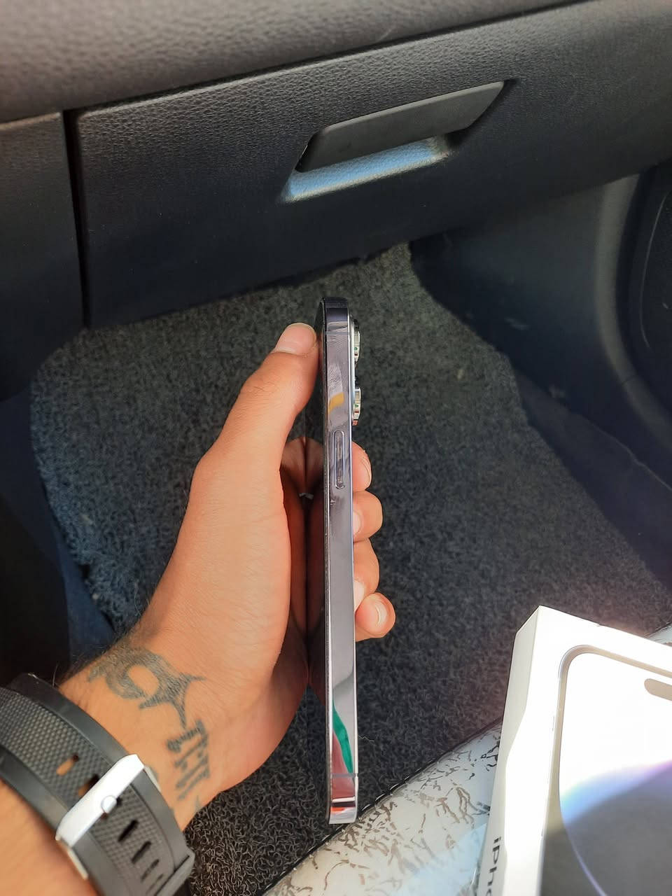 سلام عليكم للبيع ايفون ١٤برو ماكس ذاكرة ٢٥٦ بطارية ٨٤  جديد كلش السعر ٨٢٥وبي مجال ممبدل بي أي شي بغداد شارع فلسطين ***********
