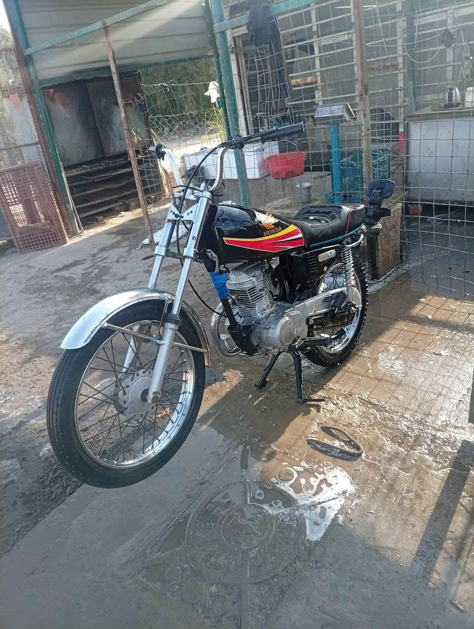 السلام عليكم دراجه كلك للبيع تعميره 2026من غير مكينه اودبلات اوياله مو جدد ولباقي كلهه جديد مكينه ناعمه اوخير من الله مكاني دوانيه سدير الرقم ***********
