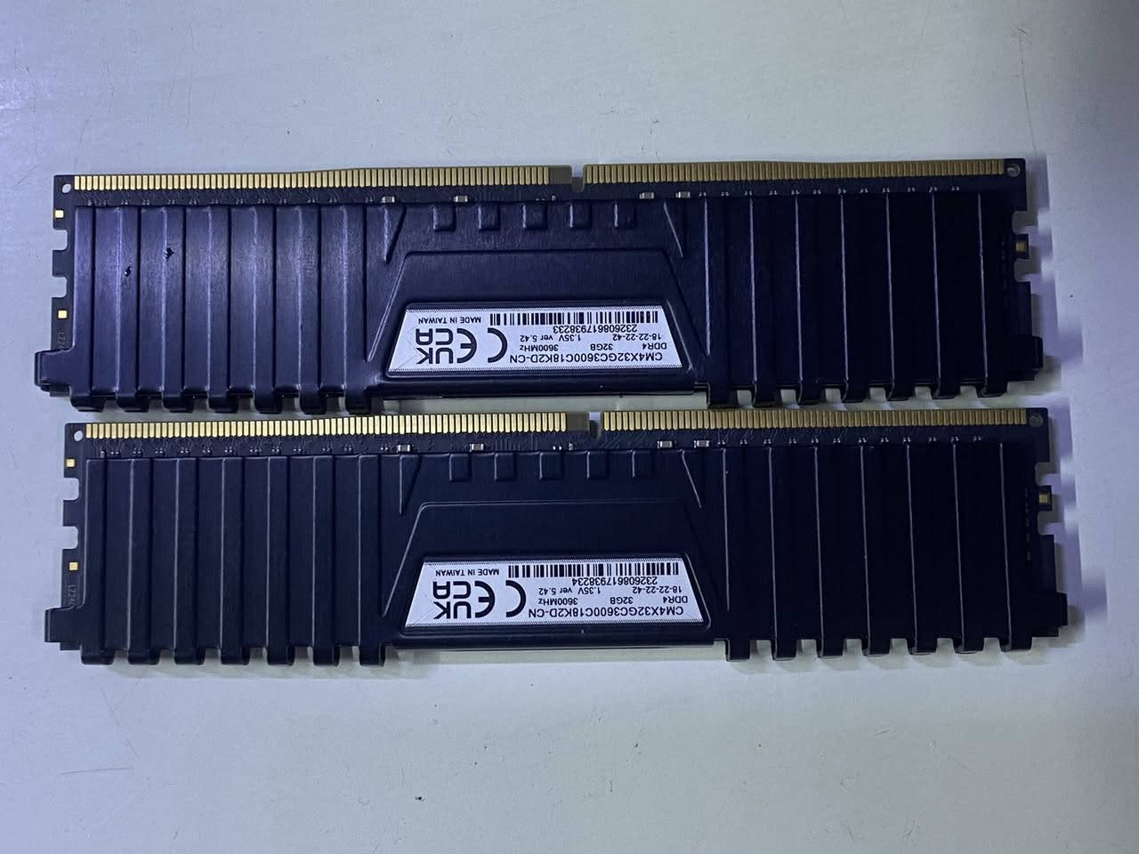 متوفر تجميعات وقطع حاسبه
M.2  LEXAR 2T سعره 230.000الف
RAM 32x2 3600hz 425.000 
بقيه التجميعات والقطع الاسعار والتفاصيل تواصل ع الخاص واتس ***********
