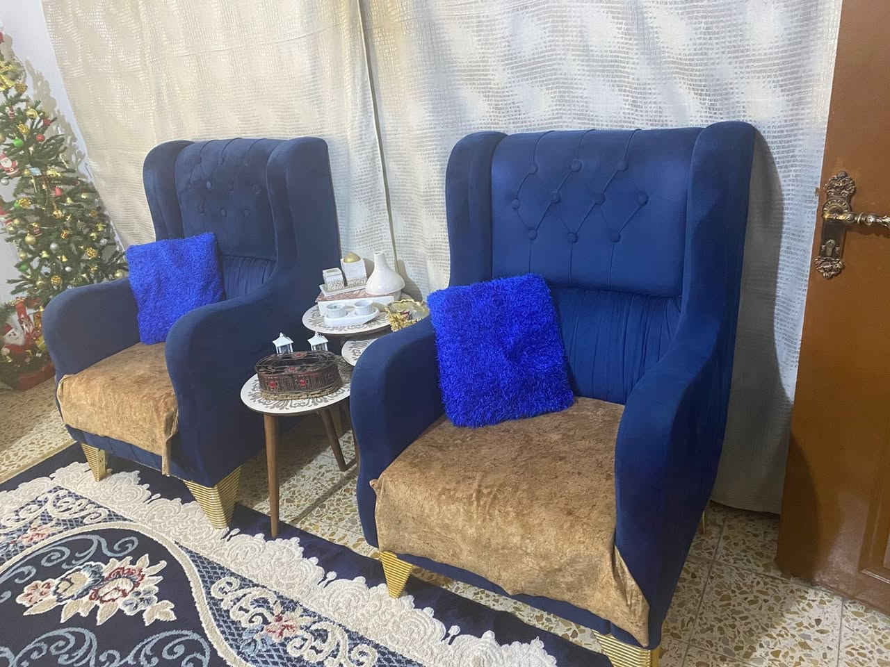 تخم 7 مقاعد معا الزوليه  القنفه الثلاثي بيها ضرر بصيط السعر التخم معا الزوليه 225  العنوان كميره ***********
