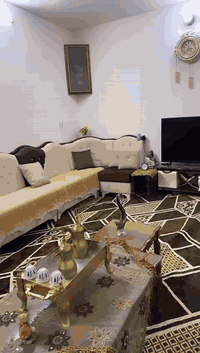 مزرعة مع دار للبيع  متكاملة 2000متر ملك صرف على طابو الطارمية مع دار مساحة 350 مترتدريد مع الاثاث او بدون اثاث  العنوان الشيخ حمد شارع سيد شاكر قرب ملعب حروري يسجل باسم المشتري دونم واقع الحال في السند والتسجيل والتحويل ثاني يوم الاتصال ع الرقم ***********   السعر 350 وبيها مجال
