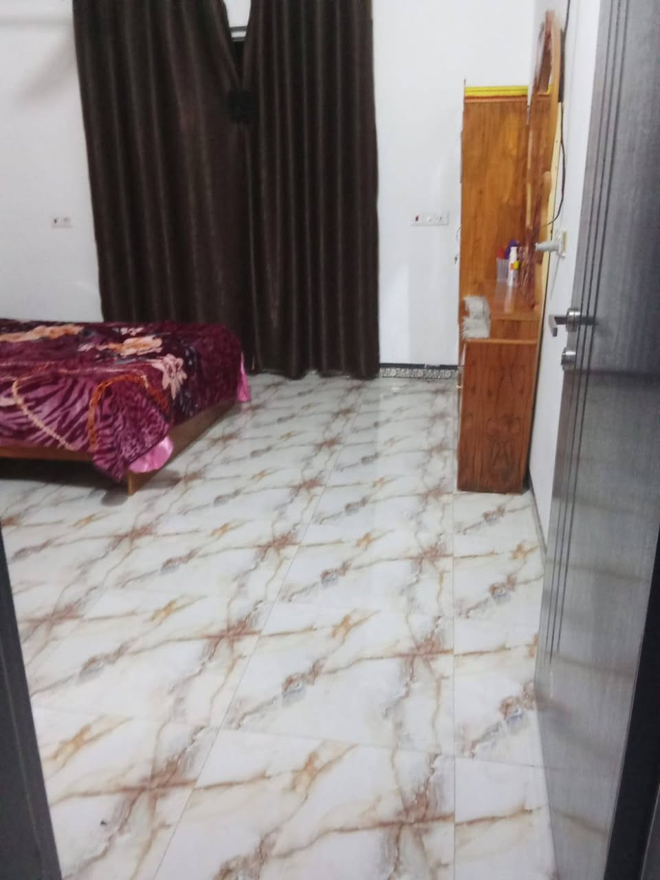 دار للبيع طابو صرف ٢١٥ متر بلقسط  طابقين بناا حديث فول سيراميك عنوان الدار كركوك حي اسرا ***********سعر  تحويل مباشر باسم المشتري موقع مميز خلف التجاري  ***********سعر
