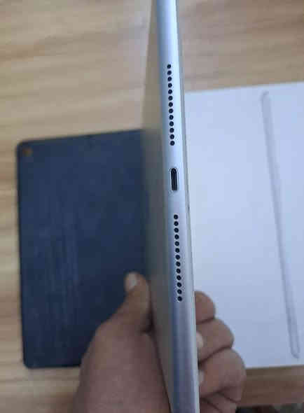 سلام عليكم ايبات ابل 8 جهاز نضيف مكفول من اشخط كامل هوه وكارتونته وكله شغال جهاز مال بيت ونضيف كلش ويا حافضه وكارتونته وكامل تجي تفحصه يلله تاخذه مكاني بغداد البلديات رايده ب200وبي مجال لشراي  عندي توصيل للمناطق القريبه حسب التفاق لتواصل واتساب او اتصال ***********
