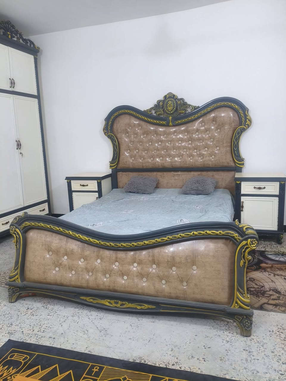 غرفه اخشاب الون ابيض  تسكام 5 ملم صاج خارج والداخل شغل  زان دنك جعب الغزال جربايه زان مصري  شغل ثكيل الغرفه كلش ثكيله وخشب قوي واخت الجديدة ونظيفه كولش اي كسر او ضرر ما بيها 
  نسبة نظافتها 100  /100  وأكثر شخط واحد ما بيها 
زاويا تخليها بصف الكنتور صير 8 ابواب الغرفه ضخمه 
 الغرفه ولا غلطه بيها و بالعافيه على لي ياخذها 
 الظهر جرجوبه براغي  القاعدة بلوك سقف بلوك    
 العنوان بغداد  البياع لاعلام اكو توصيل هم


**إذا كنت صاحب هذا الإعلان وتريد حذفه لأي سبب، رجاءا أرسل رسالة إلى الدعم الفني**