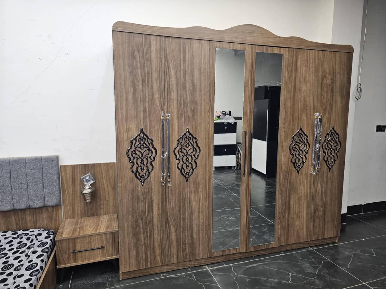 يا الله يارزاق غرفة النوم نضيف مابي عيب شراي تعال خاص


**إذا كنت صاحب هذا الإعلان وتريد حذفه لأي سبب، رجاءا أرسل رسالة إلى الدعم الفني**