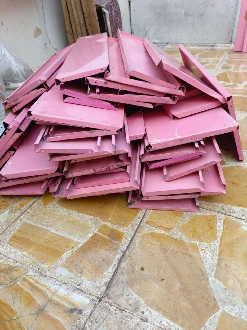 سلام عليكم
رفوف مستعمله للبيع نظيفات  النجف 
االشراي يجي خاص/***********
