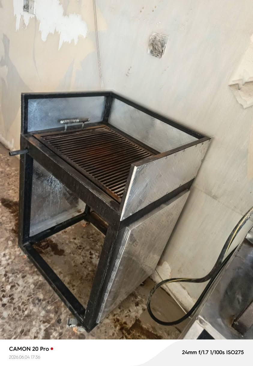 اغراض لبيع مناسبة مشواية  كص ومشواية حطب وغاز هبركر وكراسي ميوزة جديدة  مكان كاضمية ***********
