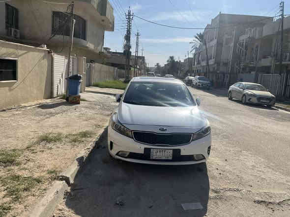 كيا سيراتـو خليجي ( ايرانـي )
2017   السياره ماشيه 97الف
مكان السياره حي الخضراء او المنصور
مكيـنه 2000 كير ومكينه مكفوله 
بصمة تشغيل وابواب وصندوق
سلايد روف
تخم تاير جديد صار اسبوع من مبدله
تبريد قطعتين امامي خلفي 
كشنات جلدكشن السايق كهرباء 
الكشنات الاماميه تدفئه تبريد 
الكشنات الخلفيه تدفئة 
خزن وضعيات كشن السائق
تدفئه بل ستيرن 
شفتات sport بل ستيرن
تحكم ستيرن فول 
ستيرن متعدد الوضعيات 
ثلاث وضعيات للقياده[Eco+normal+sport] 
لايت زنون امامي 
لد امامي نهاري 
حساس امامي 
حساس خلفي 
كاميرا خلفيه 
(رادار جانبي )نظام النقطه العمياء بالمرايا الجانبيه 
(رادار خلفي ) تنبيه عند الرجوع للخلف والتنبوء بقدوم سياره من الجوانب الخلفيه يميناً ويساراً 
(مانع الانزلاق )+ABS
حساسات ضغط الاطارات
 نضام ترحيب عند لاقتراب من السياره 
شاشه لكشف العطلات والتحكم بميزات السياره 
منفذ USB+AUX
مثبت مسرعه Cruise control
بلوتوث + ثلاجة 
تبريد ثلج منفصل (دبل فريز ) DUAl 
سنوية 2028  تحويل فقط 
بيها الدوسات بيها ضربه وصبغ تعديل بارد بالجاملغ الامامي بدون تبديل بدون صبغ السياره جاهزه اي نواقص مابيها 
السعر : 147بي مجال للشراي 
‏‭ ***********
