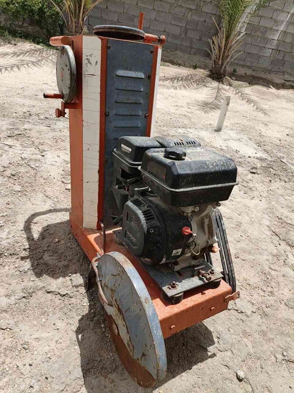 قاطعه كونكريت جديده مستخدمه شي بسيط سعرها 750 الف التواصل ***********
