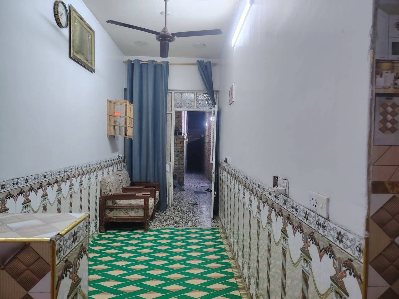 السلام عليكم
بيت البيع 75 متر خلفيه طابو حي طارق الوسط مقابل المدرسه فرع عالم الحليب 
البناء جديد الأساس رفت طابوق جمهوري
جوه استقبال مطبخ واسع هول كامل واضح
الفوك غرفه النوم واسعه بناها درجه أولئ
بيتونه كامله نقص بس ابياض وكلشي مسس كهربا بيبان شبابيك فقط ابياض وكاشي وتفاصيل اكثر خاص او
على رقم ***********
