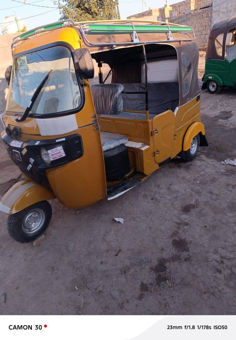 تكتك للبيع 21 رقم بصره كفاله عامه السعر 6300وبيه مجال مداور ثاني يوم الشراي يتصل *********** مكانه ناصريه
