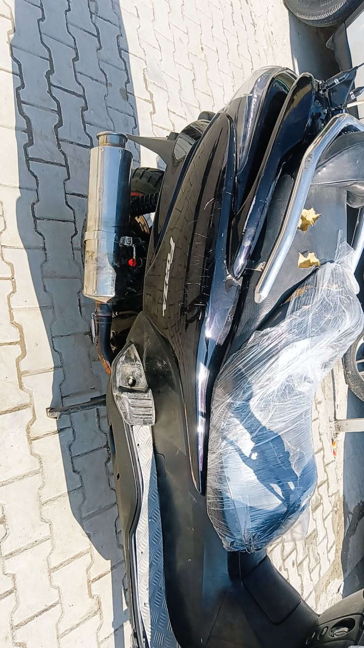 سستم نيكل كامل
صارنصه رياضي صوت حلو مو عالي
مكينه مبدل بيهه كازكين.
لايت عدسه ويا لد. تزويد بلادي
تاير امامي خلفي جديد
اوراق موجوده
نقصهه دوشمه الكشن فقط دراجه نكره
المكان بغداد الحسينيه الراشديه
*********** 
السعر 900وبيهه مجال
