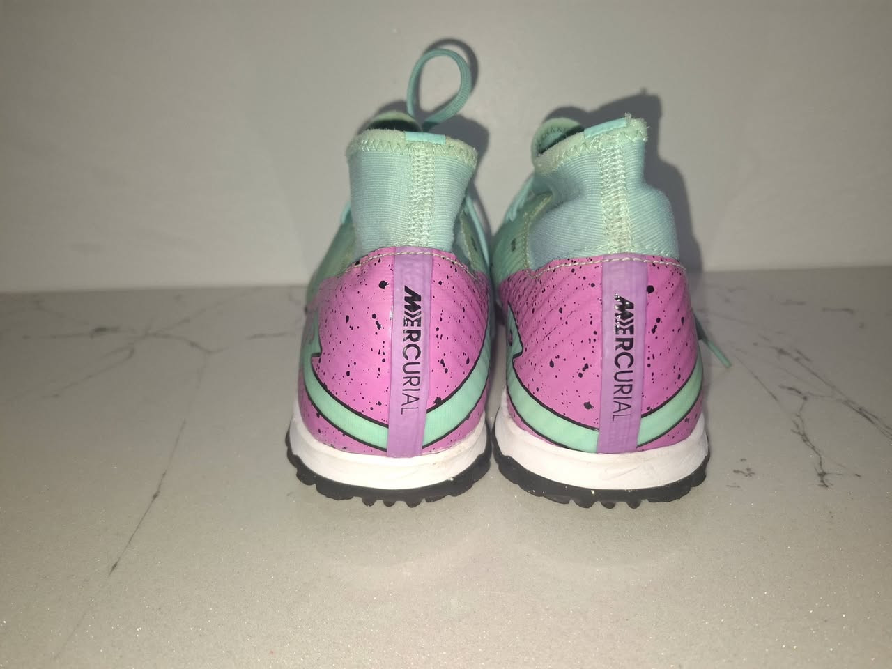 نايكي Air zoom  اصدار حديث نظافة 100% قياس 41 طول القدم 26 سم يوجد توصيل لجميع المحافظات لمعرفة السعر التواصل على الخاص


**إذا كنت صاحب هذا الإعلان وتريد حذفه لأي سبب، رجاءا أرسل رسالة إلى الدعم الفني**