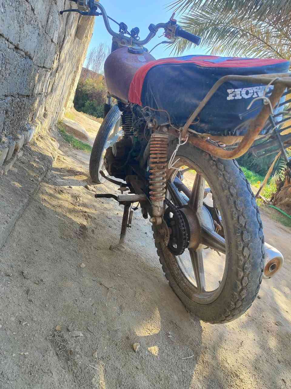 السلام عليكم دراجه ايراني 5 كير للبيع شغاله ومابيها شي عوزها ترتيبات للاستفسار ‏‏‪0780 448 6306‬‏
