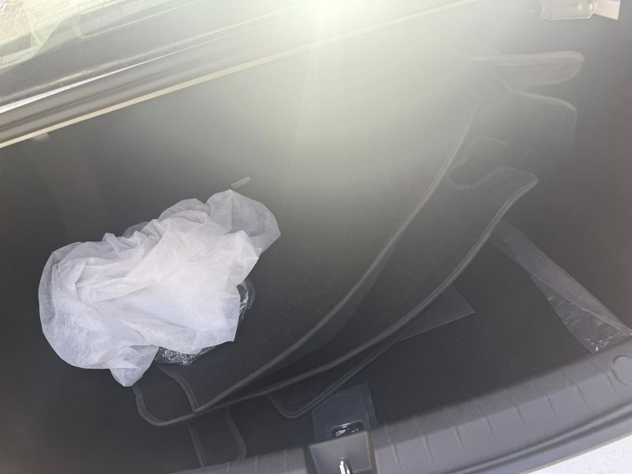 السلام عليكم بيوايدي كن بلاص 2025 للبيع
زيرو ماشية 130 كيلو فقط مرقمة باسمي داخل ابيض شاشة معربة انكليزي وعربي غراضها كاملة مع الارضيات روزلاين 
وياها سونار السيارة

💵 سعرها 19 مليون او 100 نهائي 

مكانها السيدية شارع النخيل 

للاتصال 
***********
