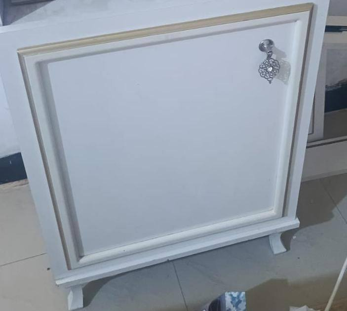 غرفه تركي للبيع ثمان قطع نظافه 90% السعر 400 وبيها مجال ***********
